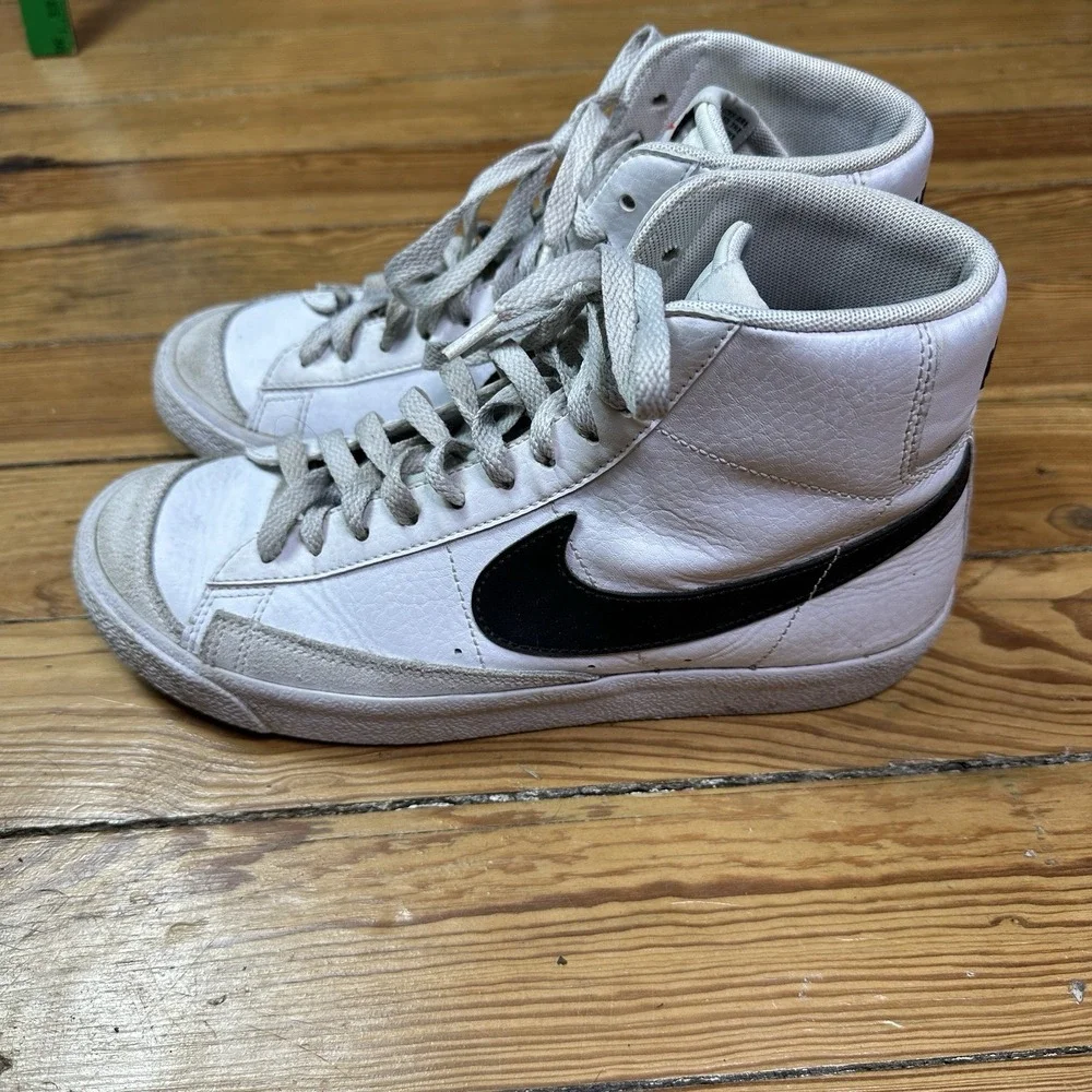 Nike Blazer Mid 77 Youth White Black DA4086-100 Size 7Y 40 EUR Sneakers Shoes